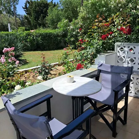 Apartahotel Rosa Troulos